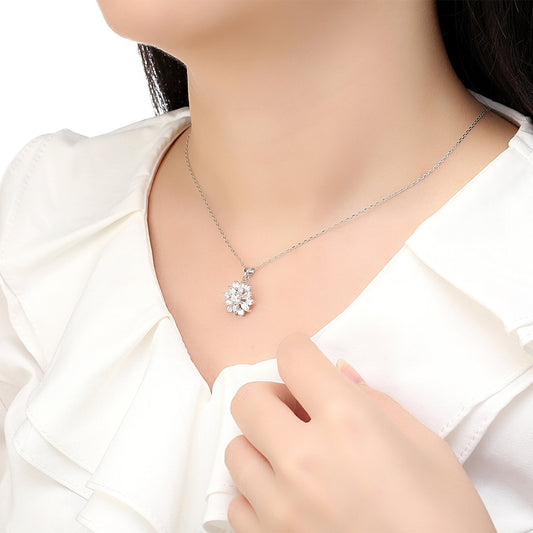 Snowflake Necklace (18K White Gold)