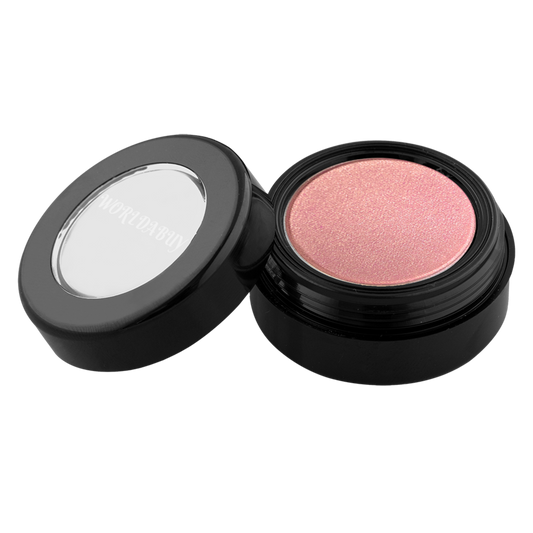 viaGlamour image of a extreme-eyeshadow